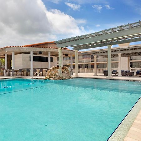 Quality Inn And Conference Center Tampa-Brandon Heartland Экстерьер фото
