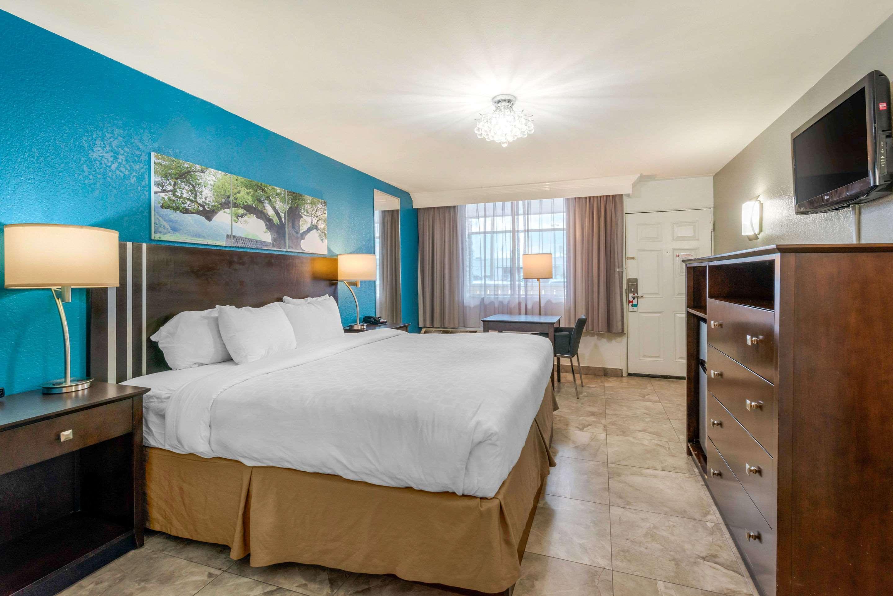 Quality Inn And Conference Center Tampa-Brandon Heartland Экстерьер фото