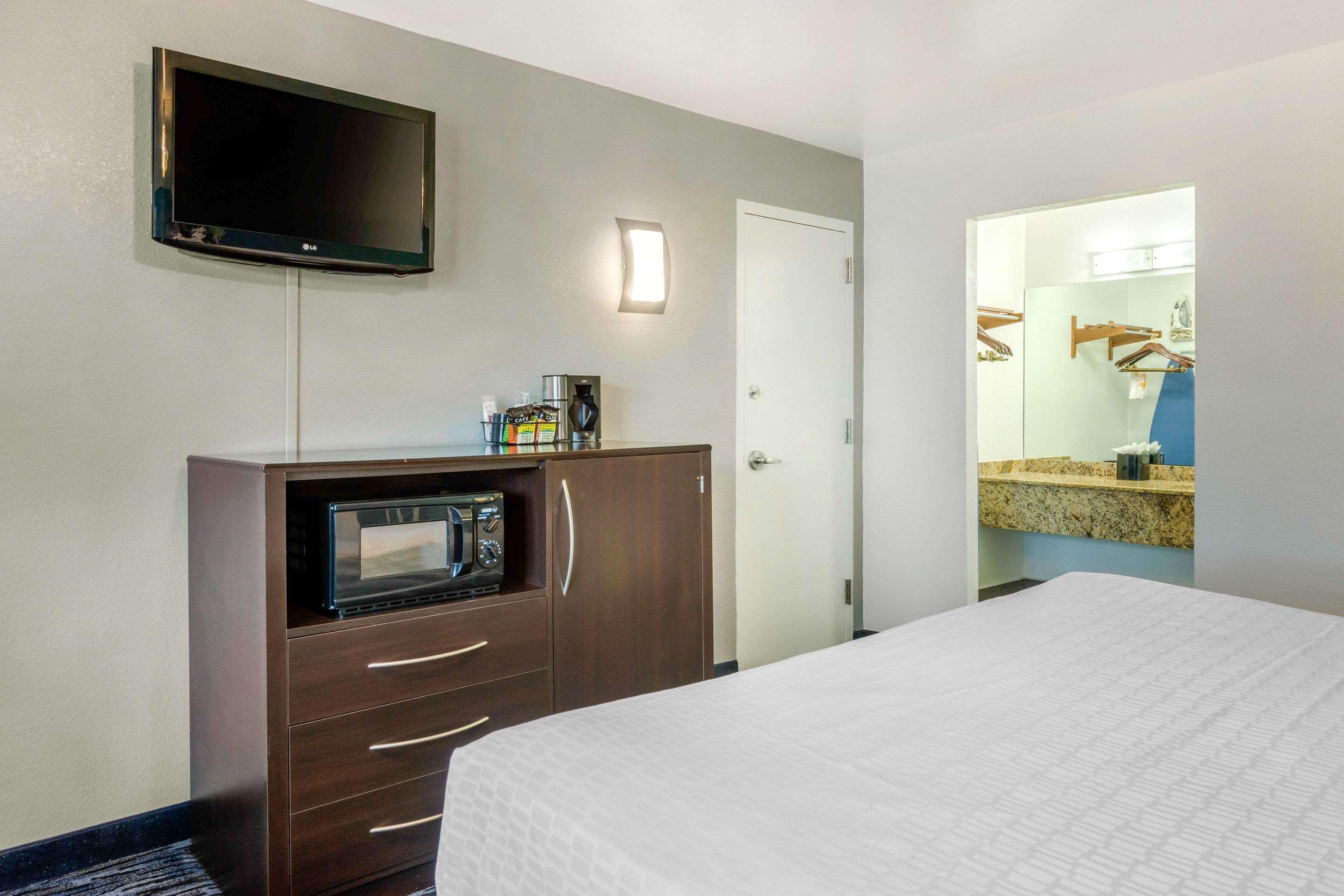 Quality Inn And Conference Center Tampa-Brandon Heartland Экстерьер фото