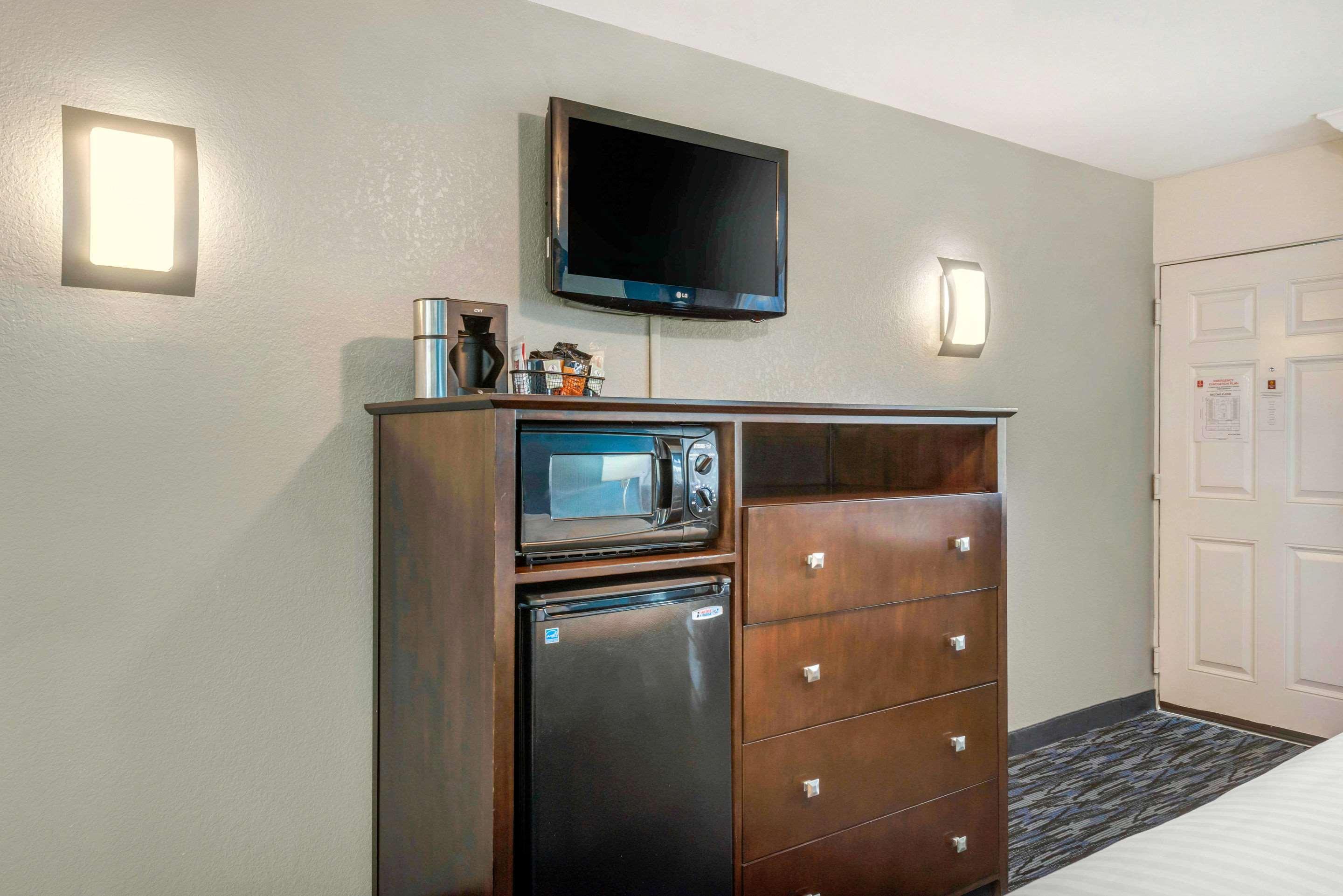 Quality Inn And Conference Center Tampa-Brandon Heartland Экстерьер фото
