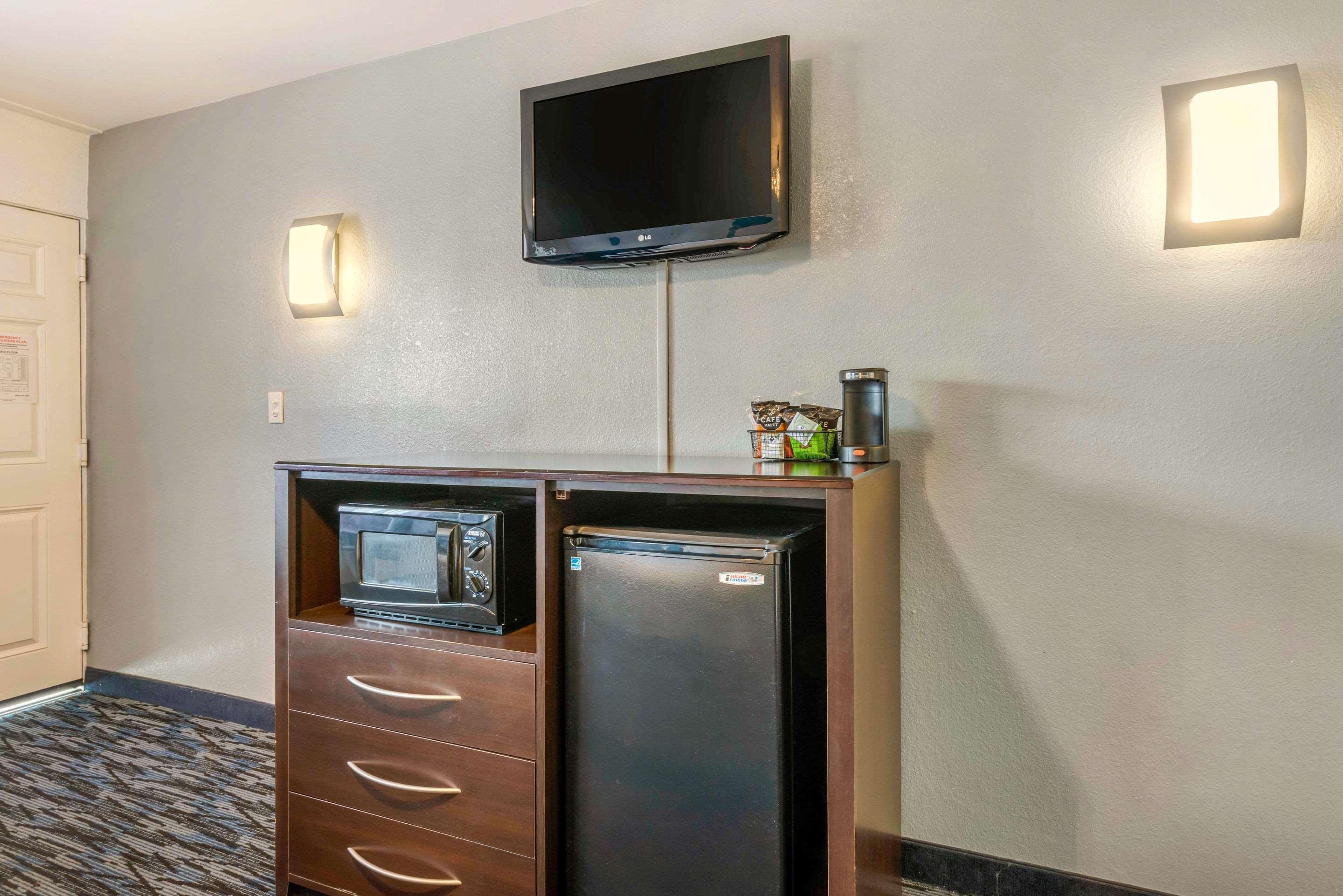Quality Inn And Conference Center Tampa-Brandon Heartland Экстерьер фото