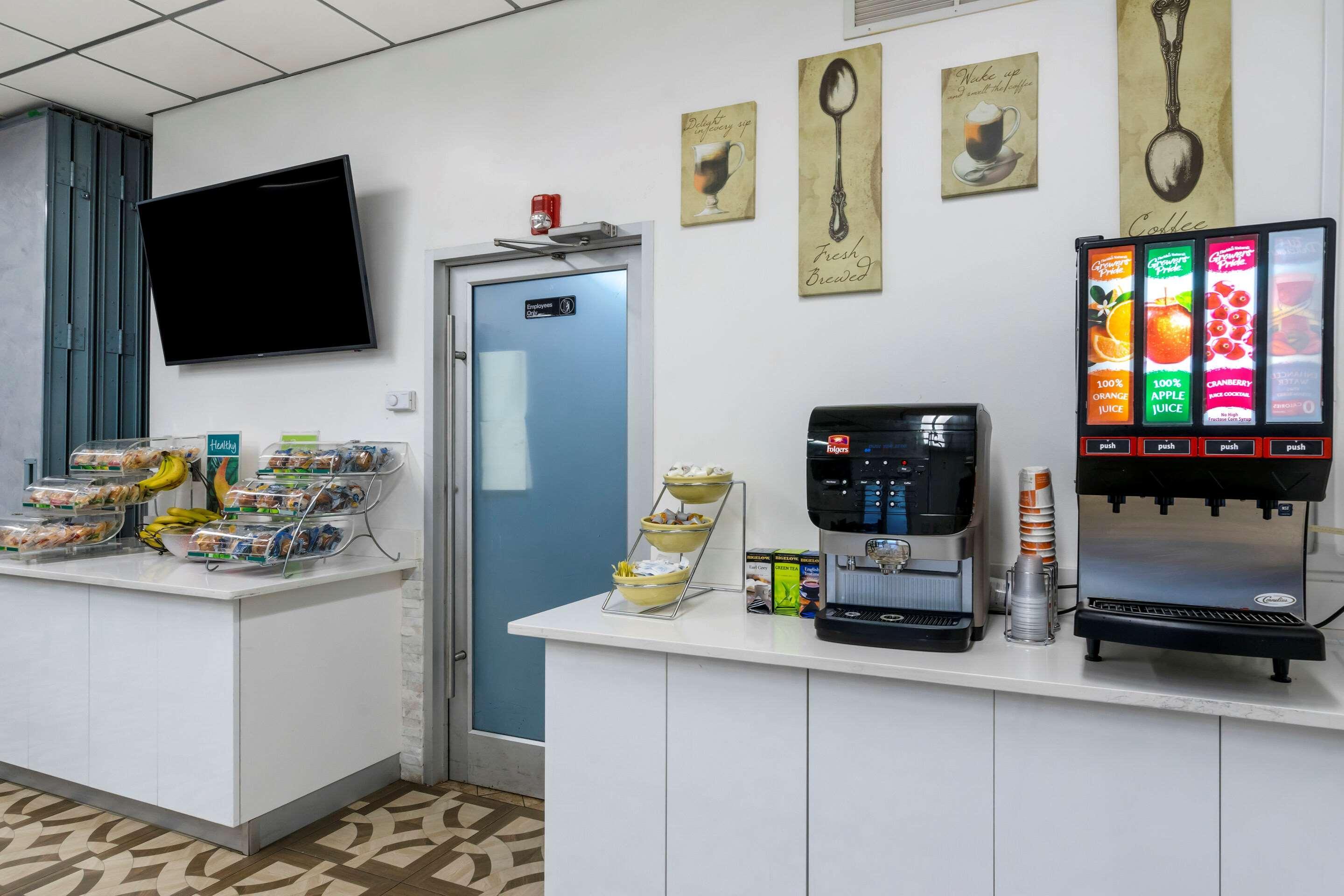 Quality Inn And Conference Center Tampa-Brandon Heartland Экстерьер фото