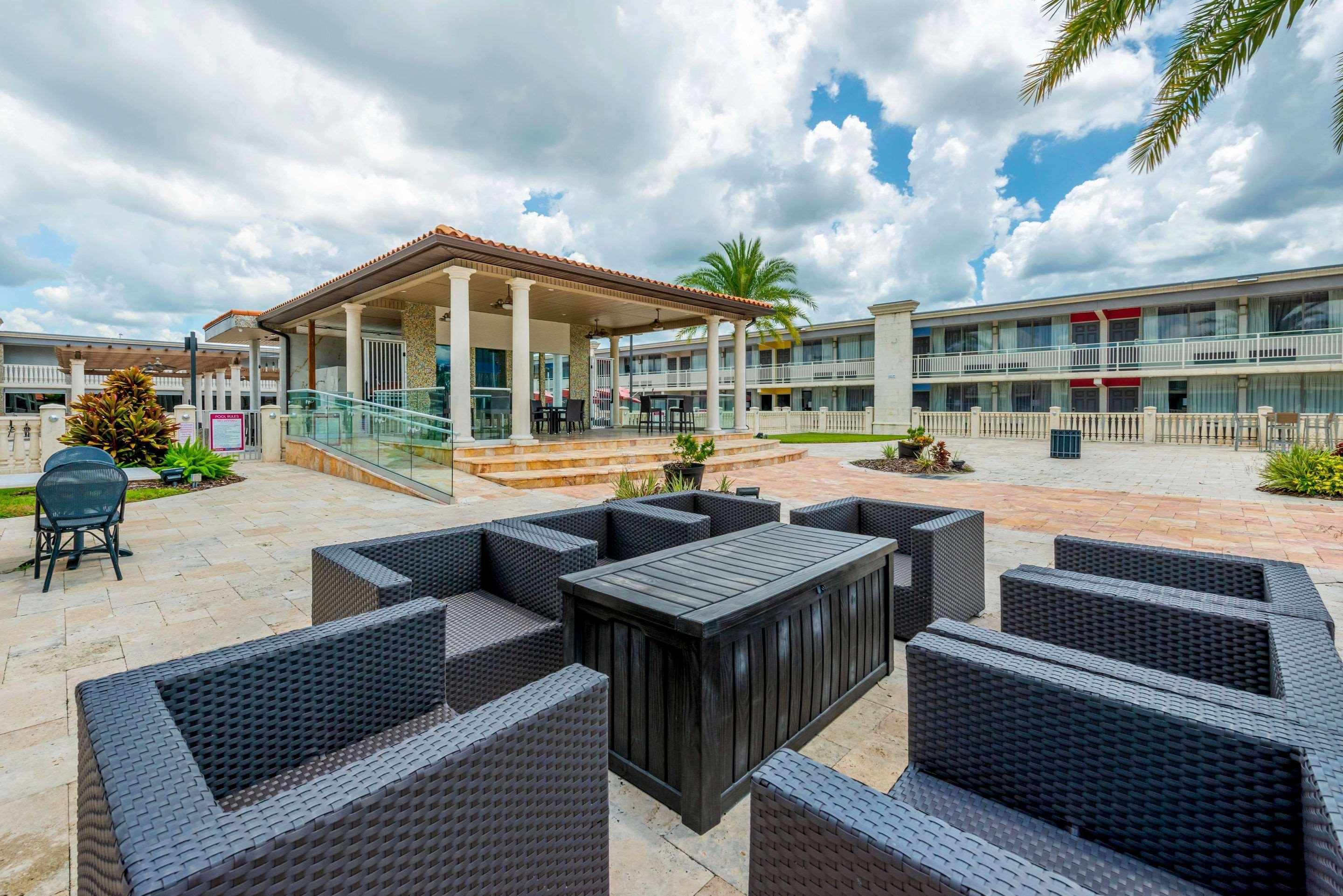 Quality Inn And Conference Center Tampa-Brandon Heartland Экстерьер фото