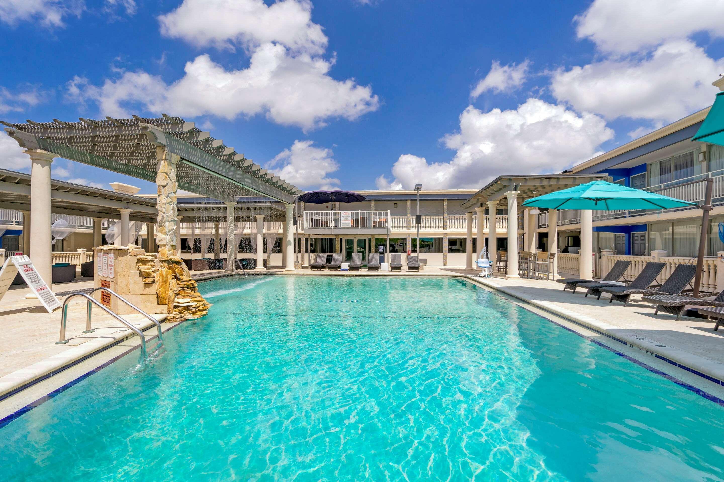 Quality Inn And Conference Center Tampa-Brandon Heartland Экстерьер фото