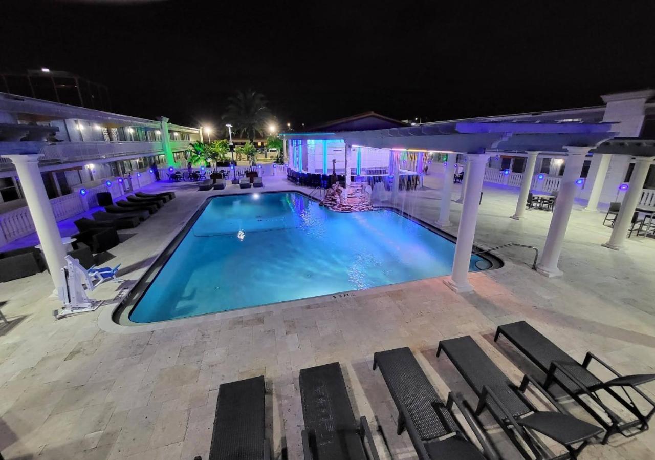 Quality Inn And Conference Center Tampa-Brandon Heartland Экстерьер фото