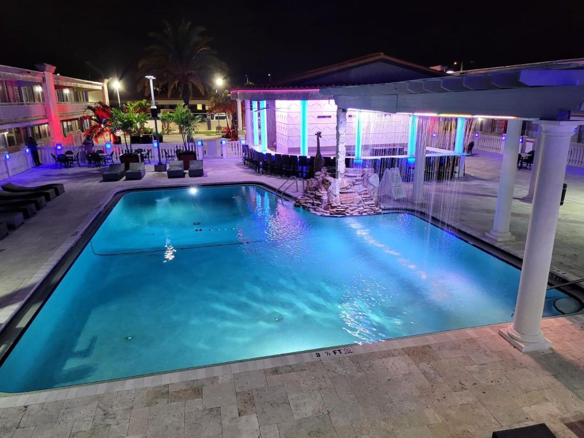 Quality Inn And Conference Center Tampa-Brandon Heartland Экстерьер фото
