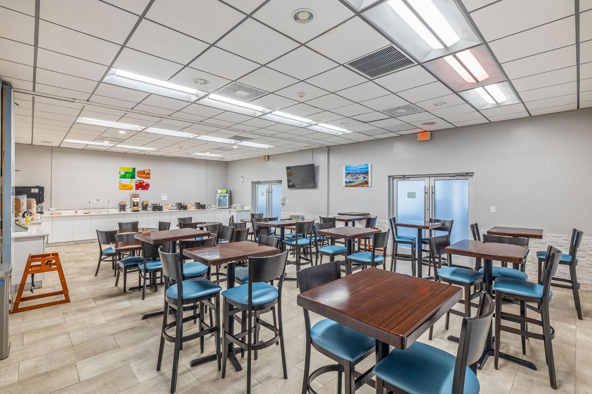 Quality Inn And Conference Center Tampa-Brandon Heartland Экстерьер фото