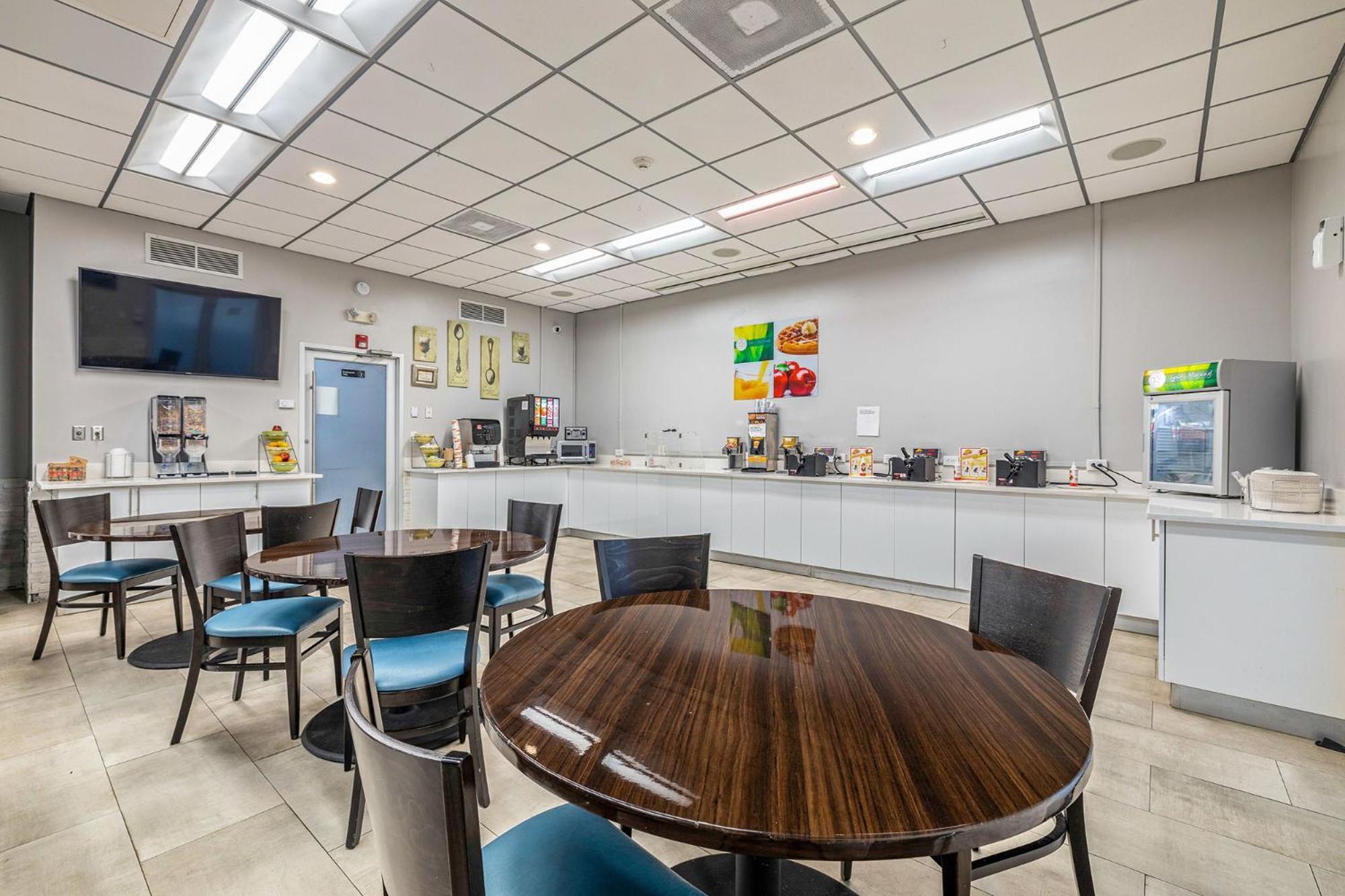 Quality Inn And Conference Center Tampa-Brandon Heartland Экстерьер фото