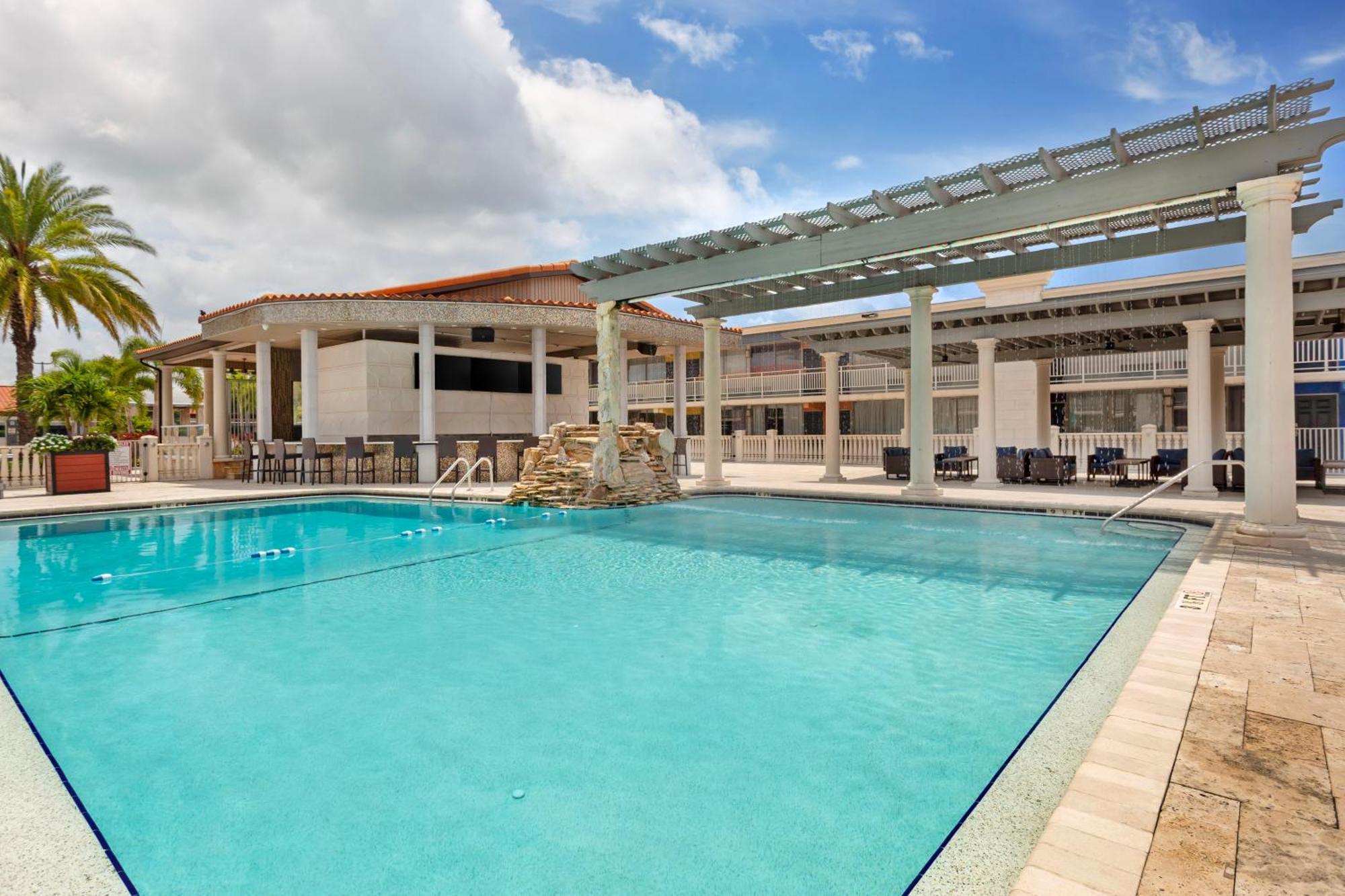 Quality Inn And Conference Center Tampa-Brandon Heartland Экстерьер фото