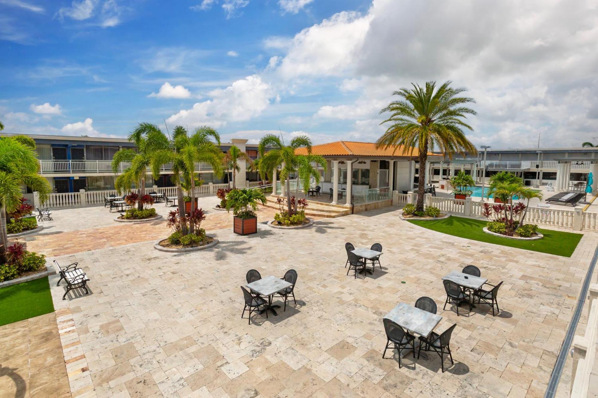 Quality Inn And Conference Center Tampa-Brandon Heartland Экстерьер фото
