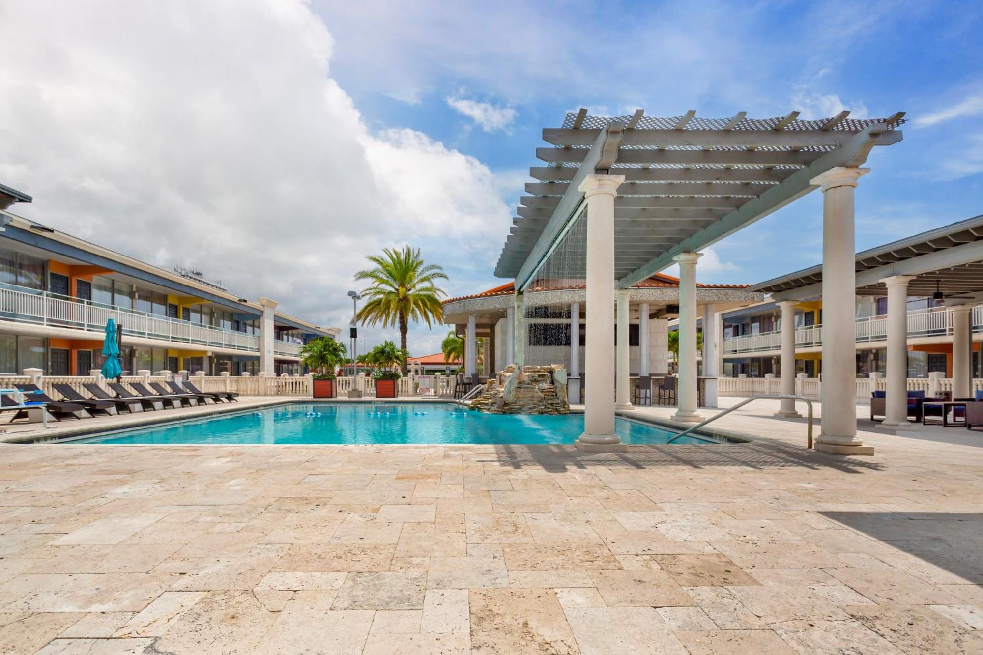 Quality Inn And Conference Center Tampa-Brandon Heartland Экстерьер фото