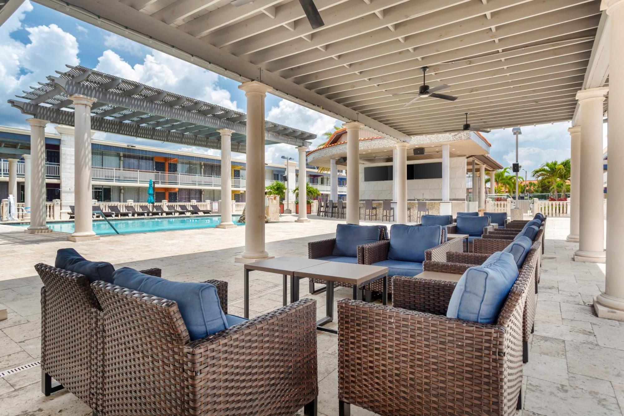 Quality Inn And Conference Center Tampa-Brandon Heartland Экстерьер фото