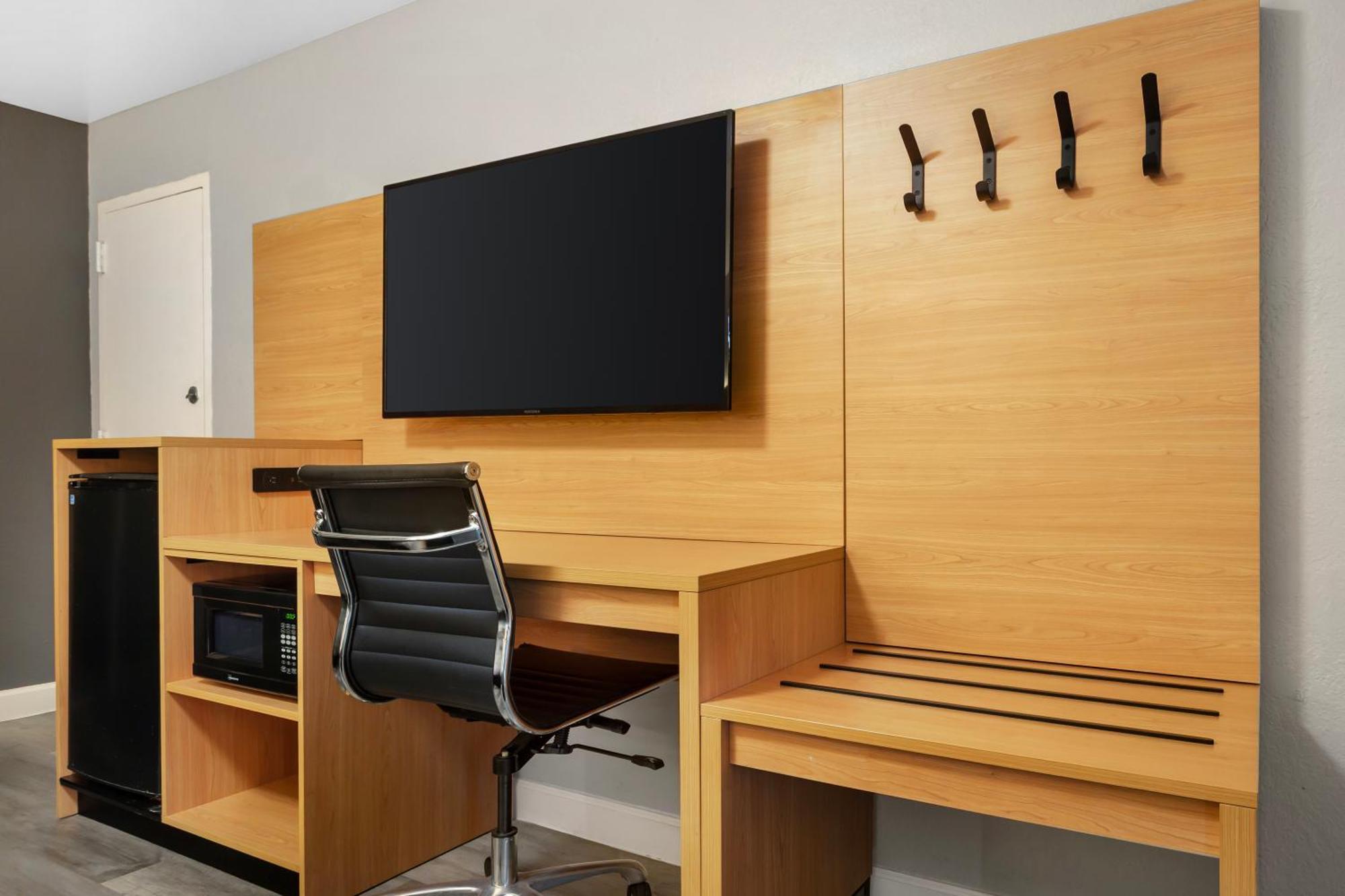 Quality Inn And Conference Center Tampa-Brandon Heartland Экстерьер фото