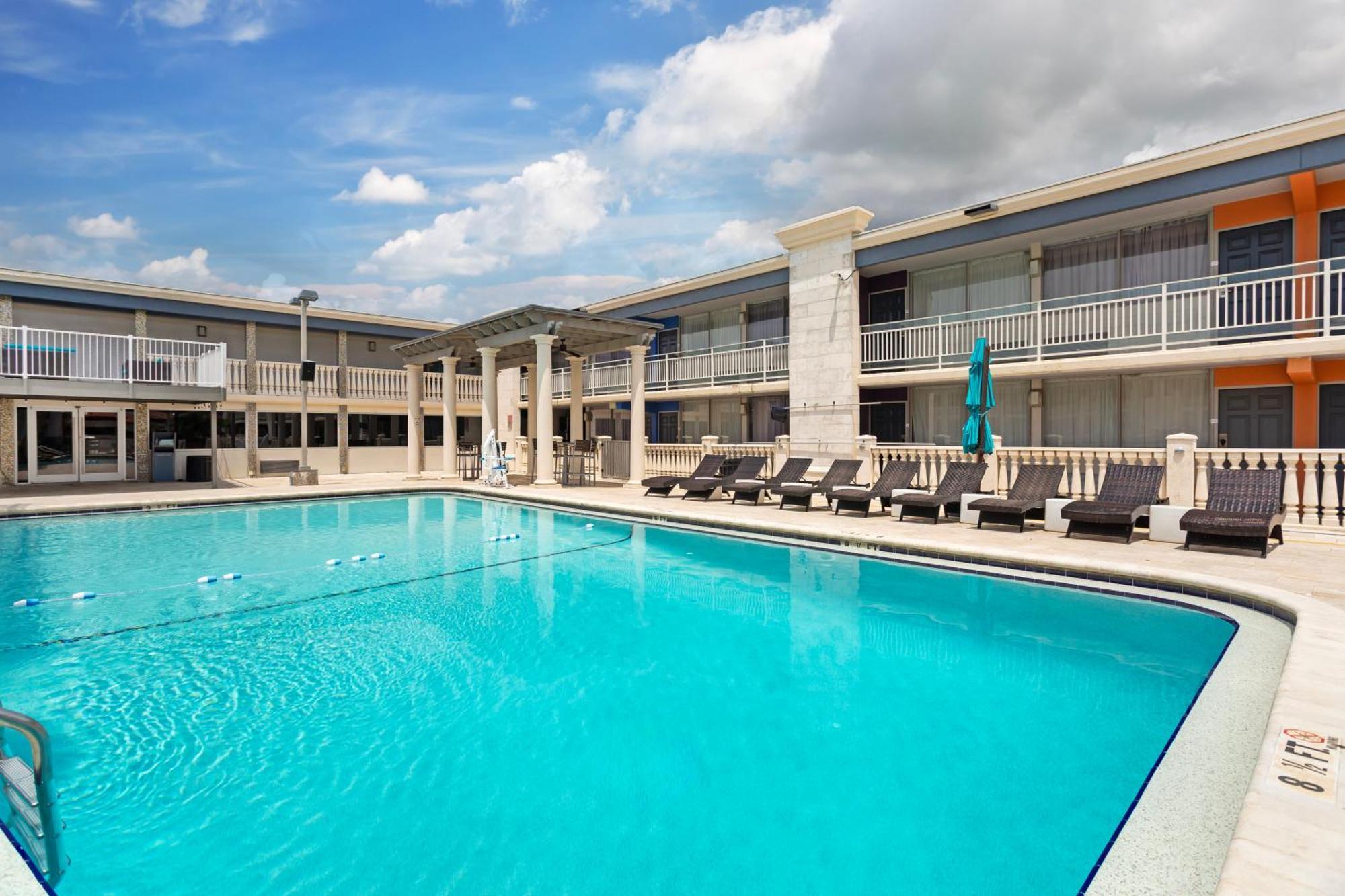 Quality Inn And Conference Center Tampa-Brandon Heartland Экстерьер фото