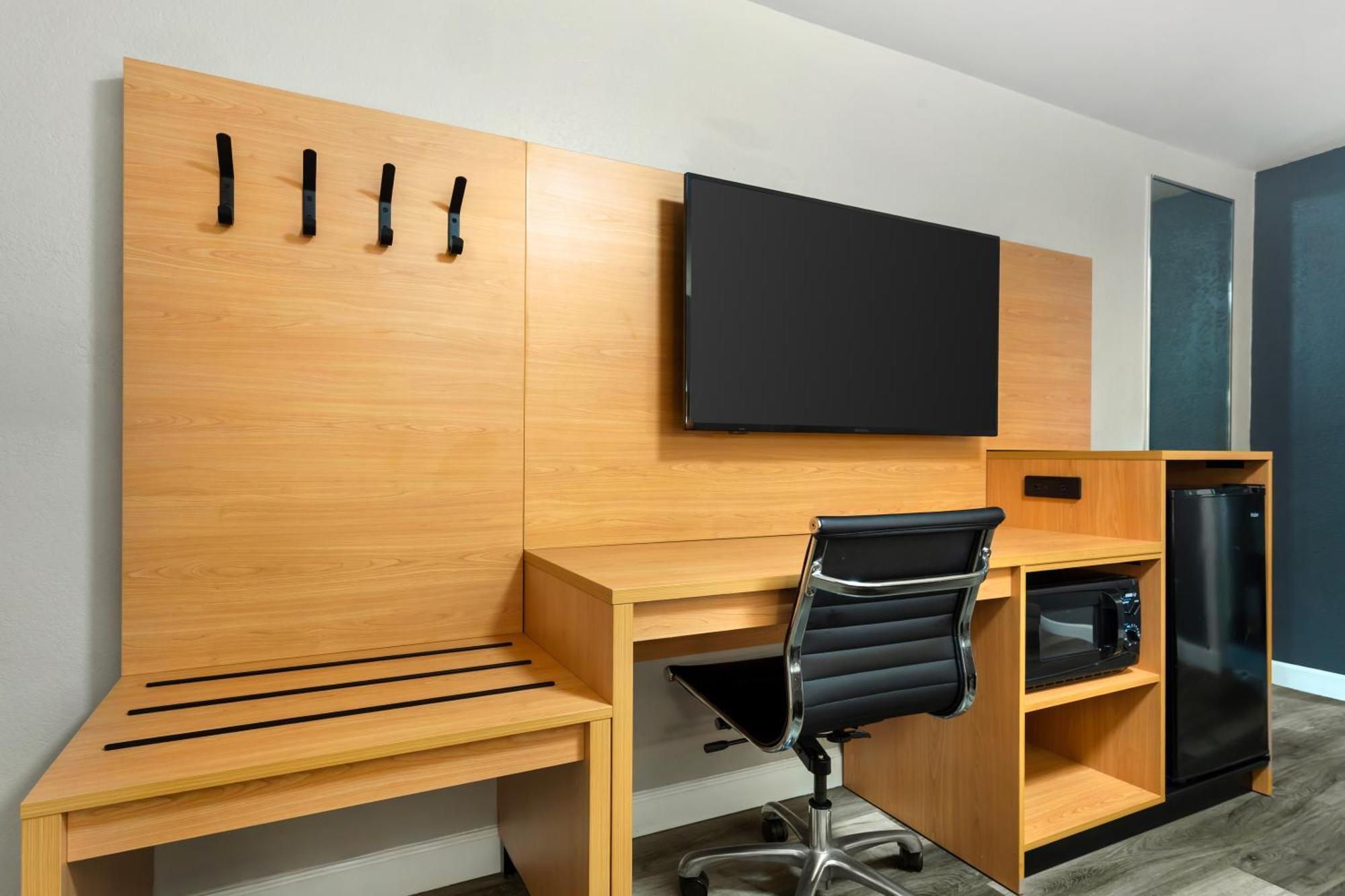 Quality Inn And Conference Center Tampa-Brandon Heartland Экстерьер фото